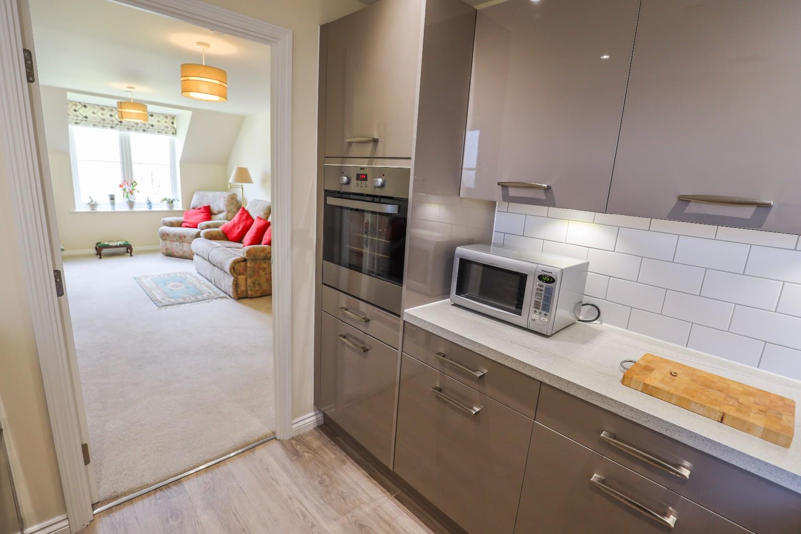 31 De Clare Lodge, Westgate, Cowbridge, Vale Of Glamorgan, CF71 7FR